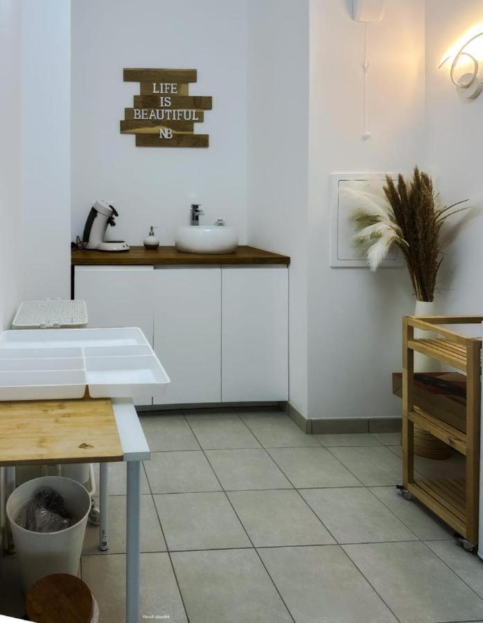 Spacieux Appart Terrasse Metro Hopital 4Pers Wifi Вильжюиф Экстерьер фото