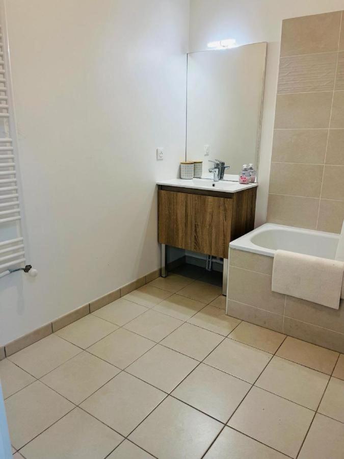Spacieux Appart Terrasse Metro Hopital 4Pers Wifi Вильжюиф Экстерьер фото